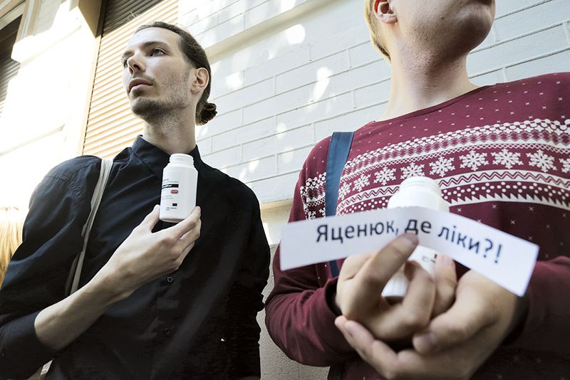Activists call on government to provide transparent pharmaceutical procurement. In 2016, Ukraine plans to purchase all medicines through the United Nations and Crown Agents British procurement agency. (Kostyantyn Chernichkin)