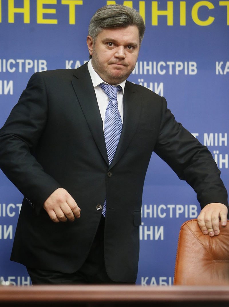 Then-Energy Minister Eduard Stavitskiy at a briefing in Kyiv on Dec. 18, 2013. In March 2014, 42 kilograms of gold and $4.8 million in cash was found stashed in his home after the EuroMaidan Revolution. (UNIAN)
