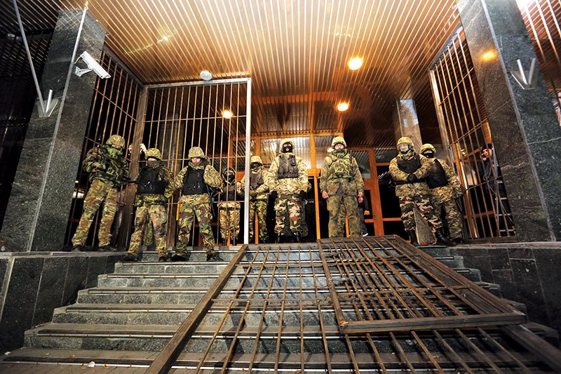 Armed men affiliated with billionaire Igor Kolomoisky guard Ukrnafta's Kyiv headquarters on March 22, 2015.