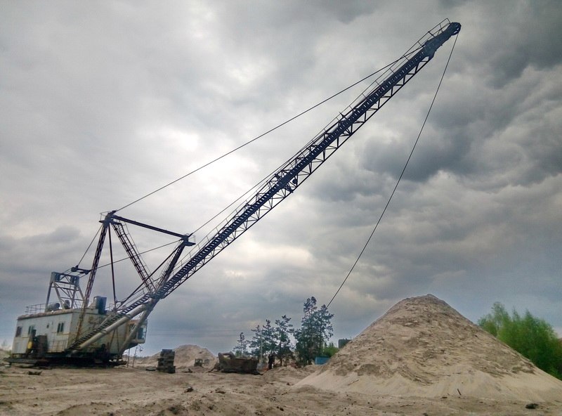 An excavator used for a legal amber extraction remains at the amber mining site of Burshtyn Ukrainy company by Klesiv town in Rivne Oblast in late April 2016. The state company, which has a permit for amber mining, can’t do any works over problems with pa