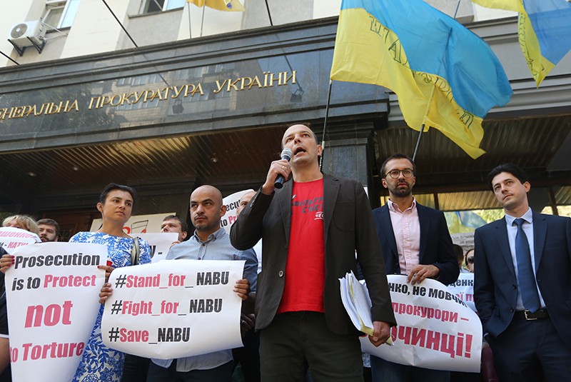 Lawmaker Yehor Sobolev speaks on Aug. 17 at a protest against the alleged torture of employees of the National Anti-Corruption Bureau by prosecutors in Kyiv.