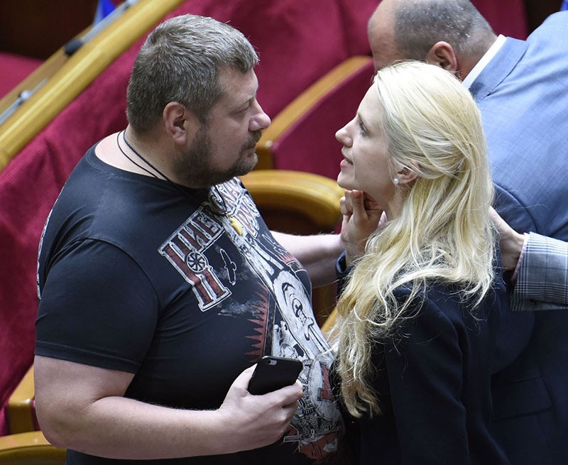 Radical Party lawmaker Ihor Mosiychuk and Petro Poroshenko Bloc lawmaker Svitlana Zalishchuk argue in the parliament on July 3, 2015. 