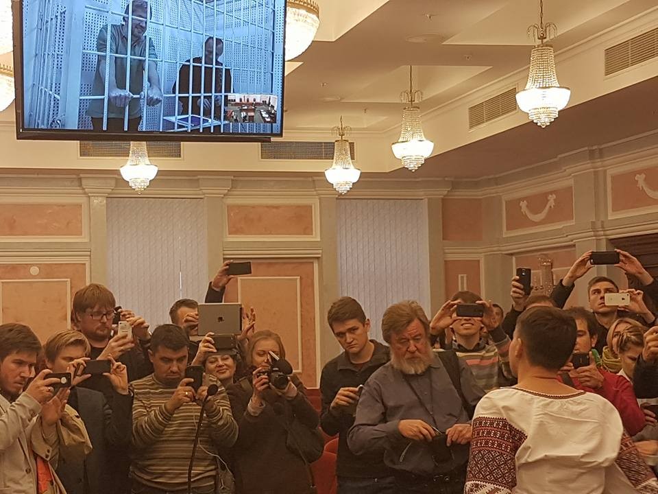 Nadia Savchenko talks to the reporters in Russia's Supreme Court in Moscow on Oct. 26. 