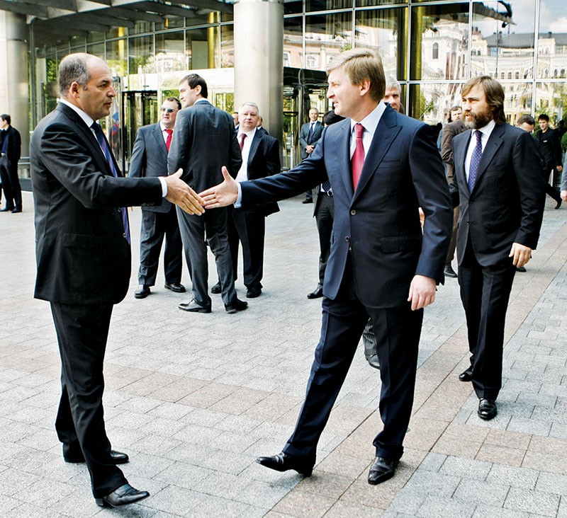 Ukrainian businessman and philanthropist Victor Pinchuk shakes hands with then Party of Regions lawmaker and billionaire Rinat Akhmetov (R) before a 7th Ukrainian-Russian economic forum on May 18, 2010 in Kyiv. (Ukrafoto)