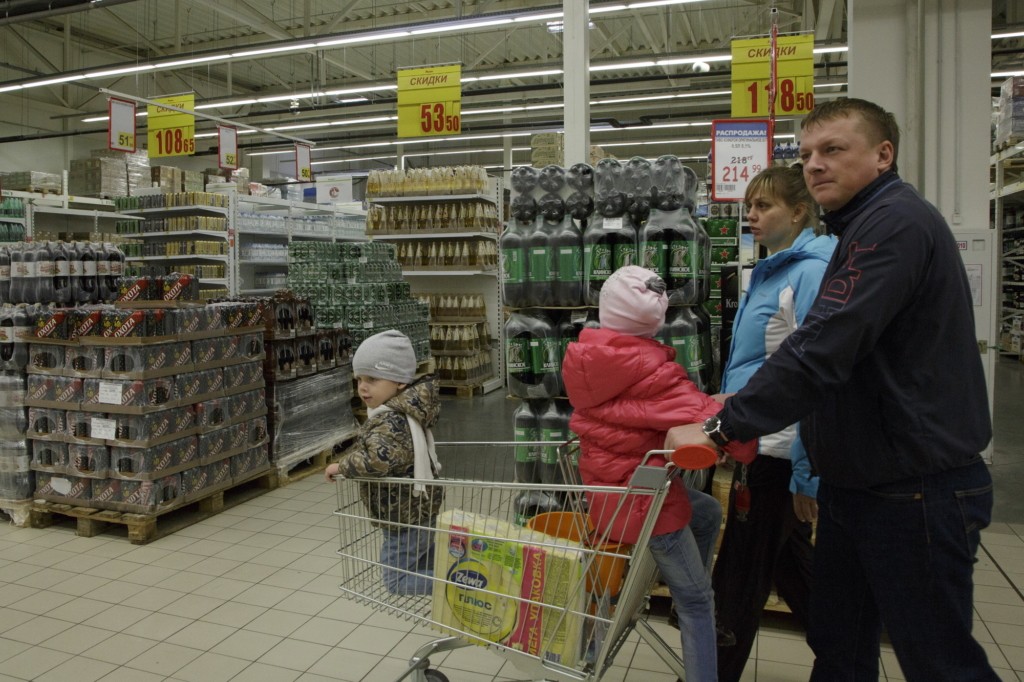 People shopping in Ashan hypermarket on Oct. 19 in Simferopol, Crimea. The supermarket continues to work in annexed Crimea despite the sanctions