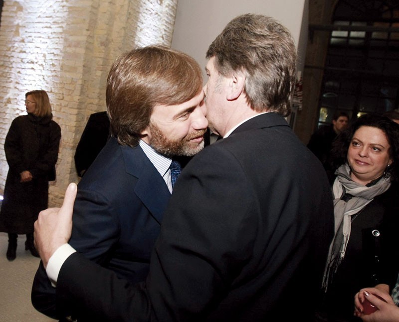 Vadim Novinsky (L) hugs then-President Viktor Yushchenk on Nov. 25, 2011, in Kyiv. (UNIAN)
