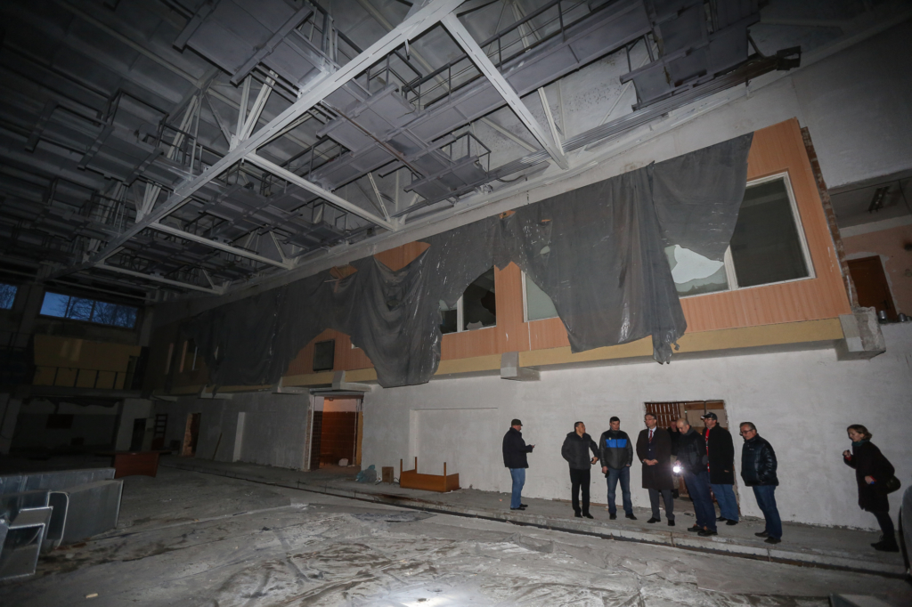 Canadian Ambassador to Ukraine Roman Waschuk (C) together with the representatives of the National Hockey Federation and Avangard Ice Rink Arena look at what used to be a training ice rink for Sokil Youth Ice Hockey School. 