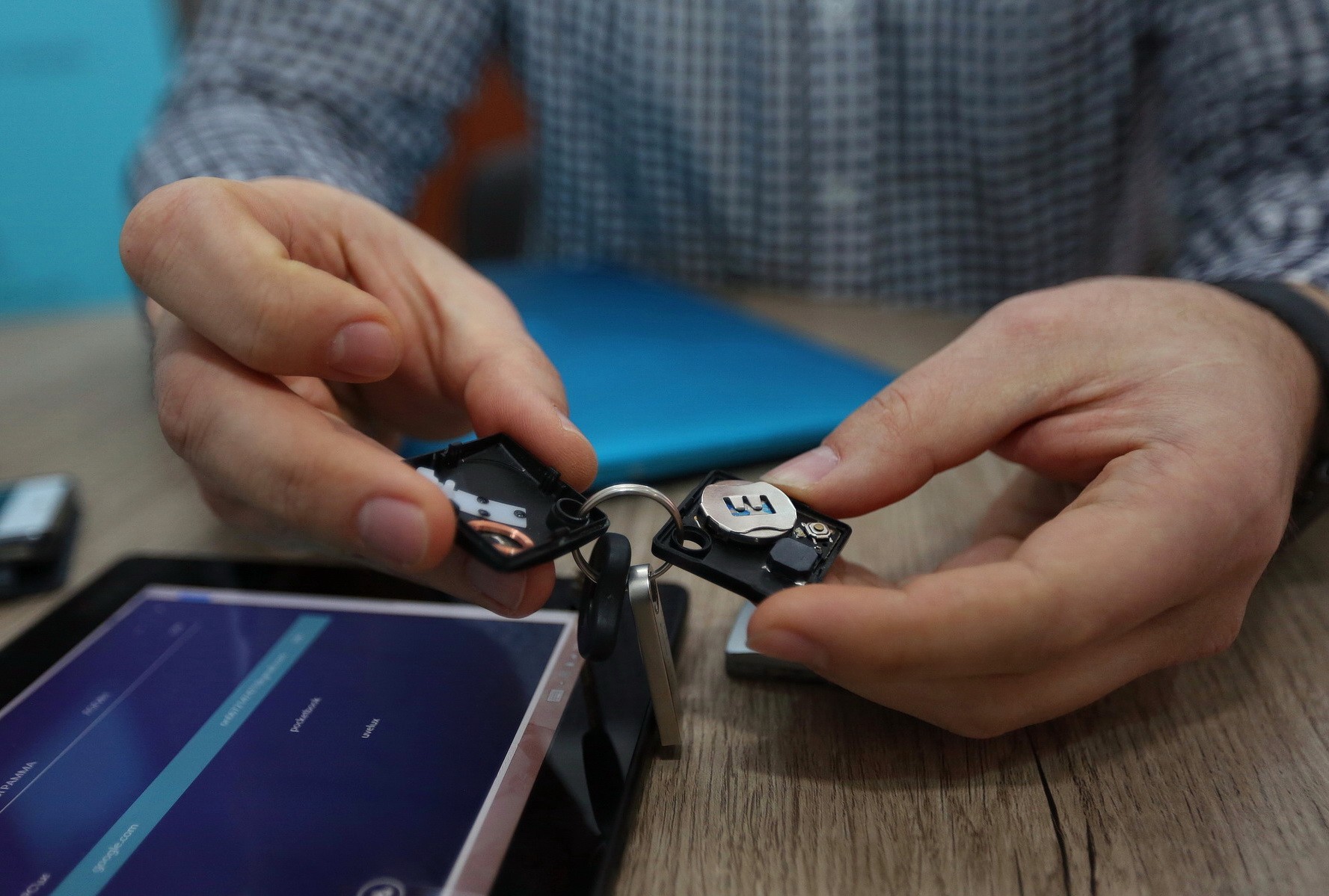 Hideez CEO Oleg Naumenko shows the Kyiv Post how a Hideez Key device looks from the inside.