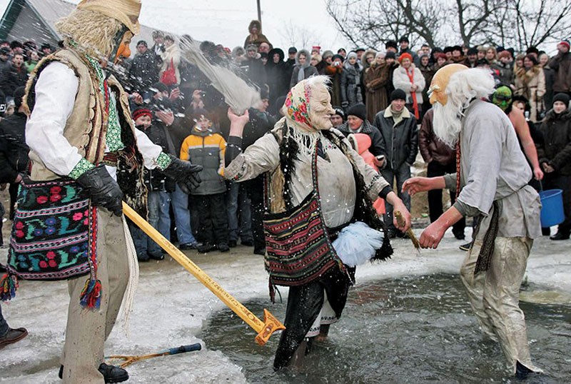 Fancy-dressed people bath into cold water during the festival of Malanka, 14 January 2008 in a western Ukrainian village Vashkivtsi, about 550 km (342 miles) southwest of the capital Kiev. The local population traditionally celebrates Malanka on 13th of January, which is New Year's Eve in accordance with the Julian calendar.   AFP PHOTO/EVGEN KRAWS / AFP PHOTO / EVGEN KRAWS