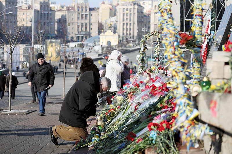 People commemorate slain protesters killed three years ago on Maidan Nezalezhnosti in central Kyiv on Feb. 20. (Kostyantyn Chernichkin)