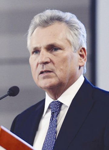 Former President of Poland and Chairman of the European Council of Tolerance and Reconciliation Alexander Kwasniewski gives a speech during the European Medal of Tolerance ceremony at the European Parliament in Brussels on October 16, 2012. AFP PHOTO / Thierry Charlier / AFP PHOTO / THIERRY CHARLIER