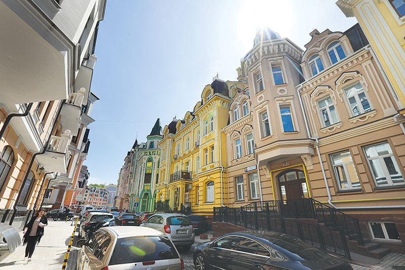 The Vozdvyzhenka area of Kyiv’s Podil neighborhood has been extensively rebuilt in recent years, but its developers faithfully stuck to classical Kyiv architectural designs. 