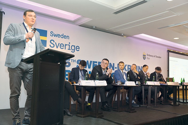 Businesspeople at the 6th annual Sweden-Ukraine Forum discuss bilateral trade and investment ties on June 15 in the Hyatt Regency Hotel in Kyiv. (Volodymyr Petrov)