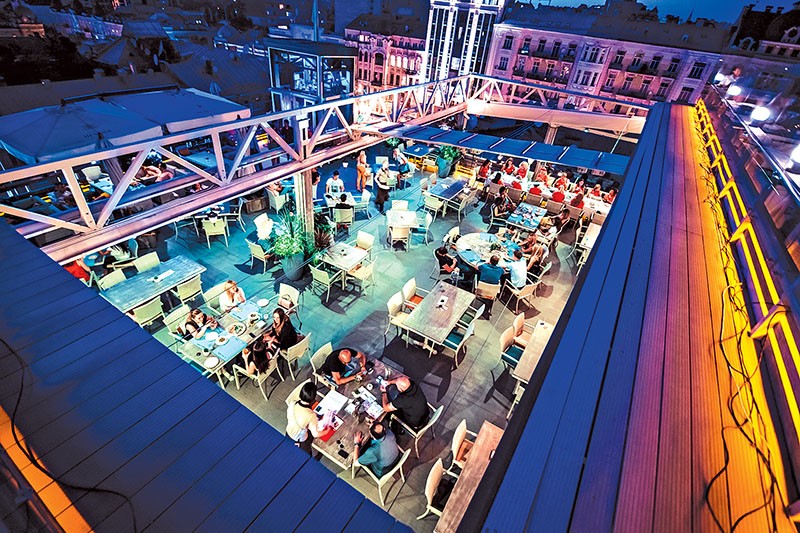 Guests of the Avalon Terrace restaurant on the rooftop of the Avalon entertainment complex in Kyiv enjoy their dinner. 