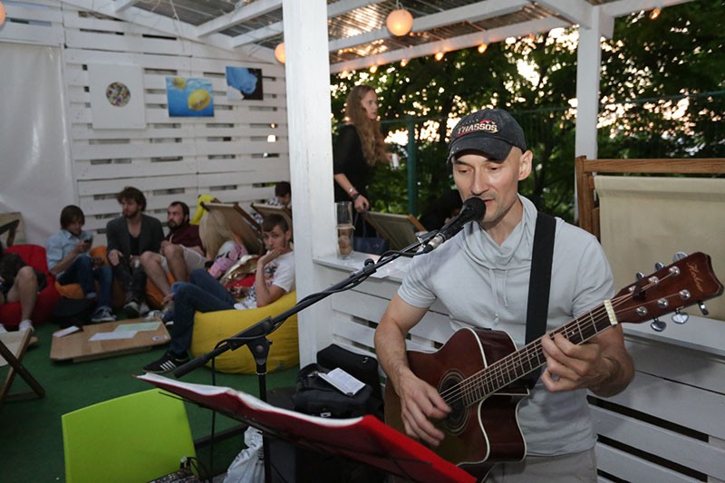 A musician plays guitar in Gnezdo bar, on 21 Andriyivsky Uzviz St., on June 25, 2014. 
