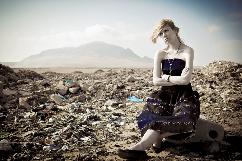08_out-of-fashion-documentary-reet-blue-landfill-x1