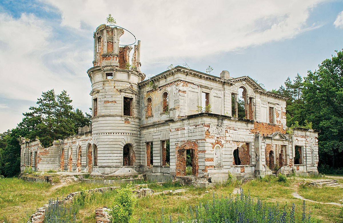 Abandoned Tereshchenko castle, built in the early 19th century and located in Zhytomyr Oblast, is now a favorite spot for street theater performances. (Arkadiy74)