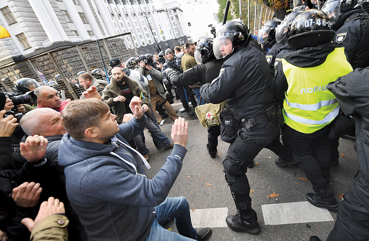 Protesters clash with police during a rally of Ukrainian opposition in front of the parliament in Kyiv on Oct. 17. (AFP)