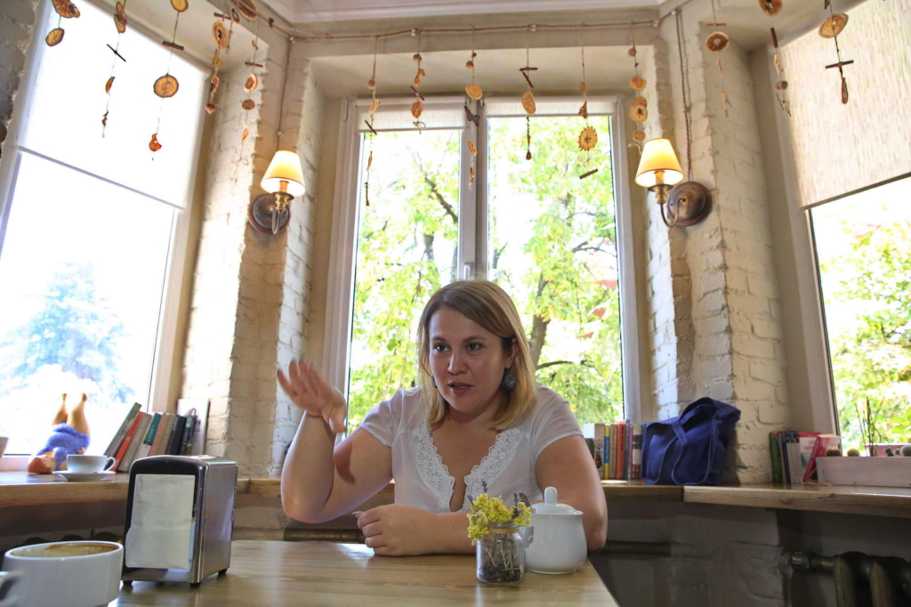Julia Goriun, a co-owner of Prosto Kava cafe in Sloviansk, speaks to the Kyiv Post journalist on Aug. 16. (Volodymyr Petrov)