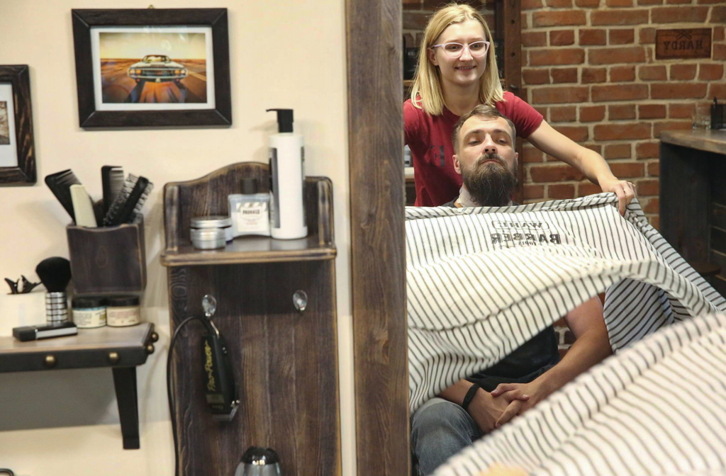 A man has his beard trimmed in Hardy barbershop in Sloviansk on Aug. 17. (Volodymyr Petrov)