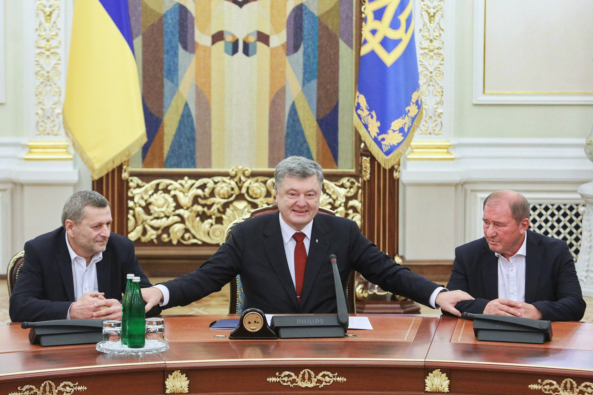 Ukraine's President Petro Poroshenko welcomes Ilmi Umerov(R) and Akhtem Chiygoz(L), the deputy heads of Crimean representative body Mejilis in Presidential Administration in Kyiv on Oct. 27.
