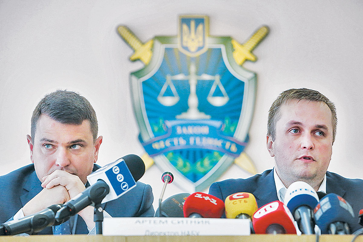 Artem Sytnyk, head of the National Anti-Corruption Bureau and Nazar Kholodnytsky, Ukraine's chief anti-corruption prosecutor, speak with journalists during their press conference on July 1. (Volodymyr Petrov)
