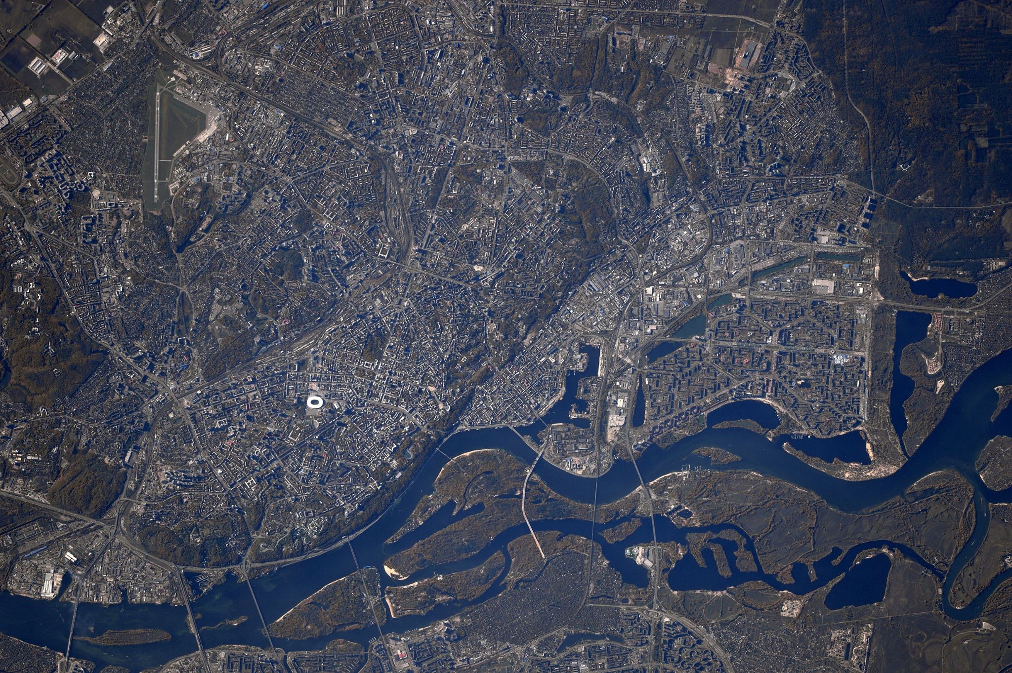 American NASA astronaut Randolph Bresnik published a picture of Kyiv in daytime on Oct. 22. (Facebook/ NASA Astronaut Randy "Komrade" Bresnik)