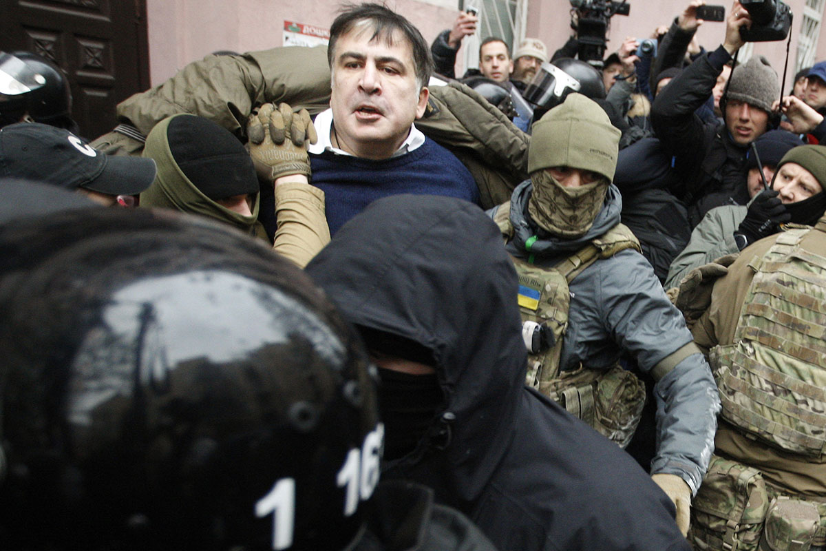Police and members of Ukrainian security services detain former Georgian president Mikheil Saakashvili in Kyiv on Dec. 5. (AFP)