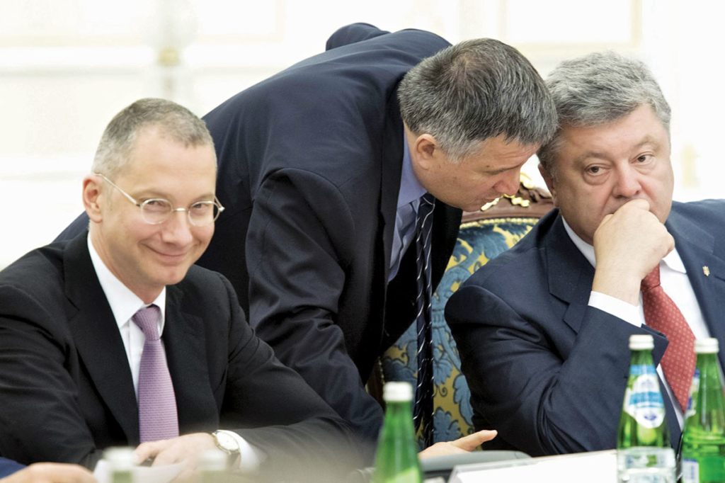 President Petro Poroshenko’s then chief of staff Boris Lozhkin (L), Interior Minister Arsen Avakov (C) and Poroshenko attend the National Council of Reforms meeting on May 25, 2016. No one has been convicted in a big corruption case, a fact that many attribute to Ukraine's elite covering for each other's corruption. (UNIAN)